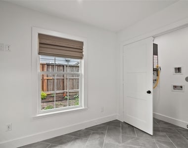 312 W 31st Street - Photo Thumbnail 21