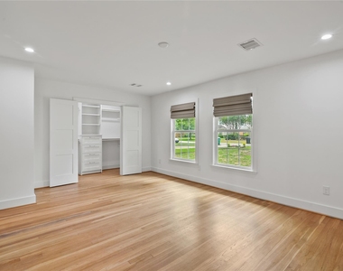 312 W 31st Street - Photo Thumbnail 5