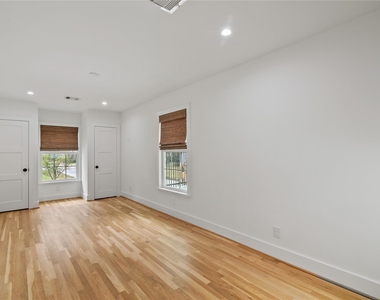 312 W 31st Street - Photo Thumbnail 29