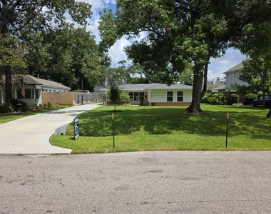 312 W 31st Street - Photo Thumbnail 1