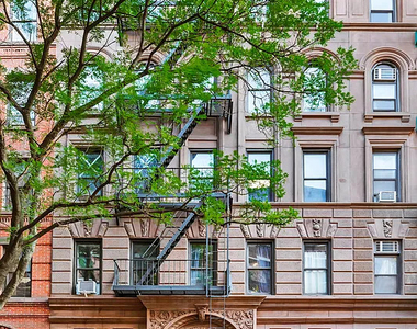 358 West 45th Street - Photo Thumbnail 6