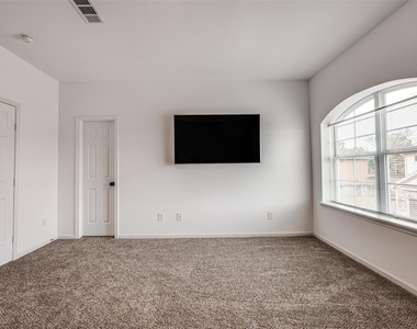 12721 Plummersville Street - Photo Thumbnail 13