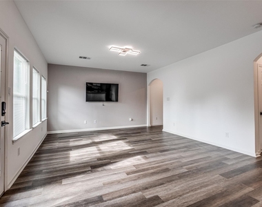 12721 Plummersville Street - Photo Thumbnail 8