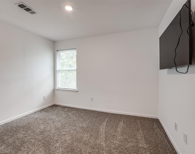 12721 Plummersville Street - Photo Thumbnail 16