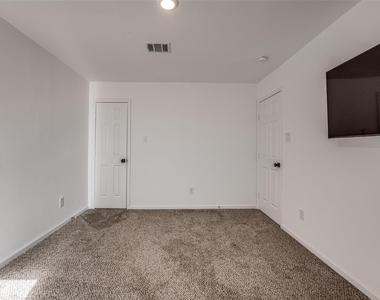 12721 Plummersville Street - Photo Thumbnail 18