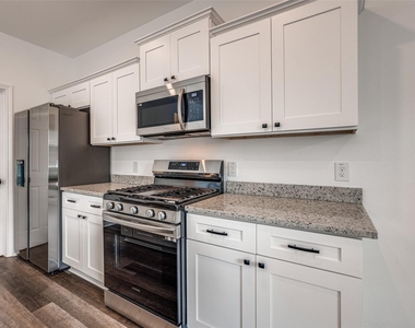 12721 Plummersville Street - Photo Thumbnail 5