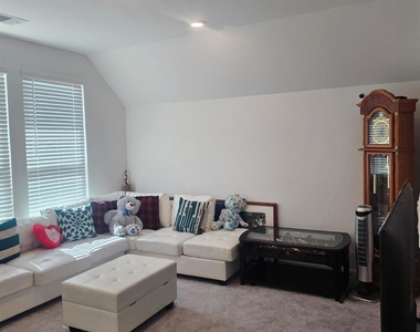 19027 Palizzi Ridge Lane - Photo Thumbnail 16