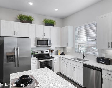 7216 Tall Tree Drive - Photo Thumbnail 4