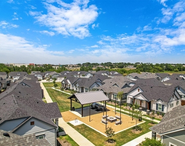 7216 Tall Tree Drive - Photo Thumbnail 31