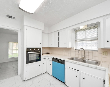 9131 Rentur Drive - Photo Thumbnail 6