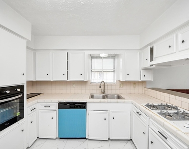 9131 Rentur Drive - Photo Thumbnail 7