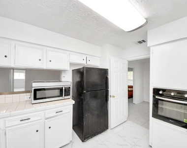 9131 Rentur Drive - Photo Thumbnail 8