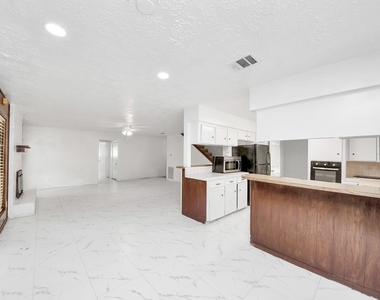 9131 Rentur Drive - Photo Thumbnail 9