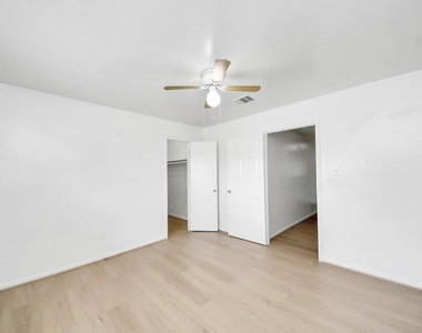 9131 Rentur Drive - Photo Thumbnail 11