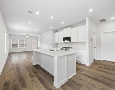11605 Whirlaway Drive - Photo Thumbnail 6