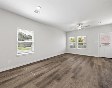 11605 Whirlaway Drive - Photo Thumbnail 3
