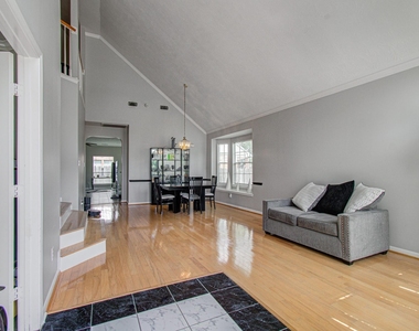 3043 W Hampton Drive - Photo Thumbnail 6