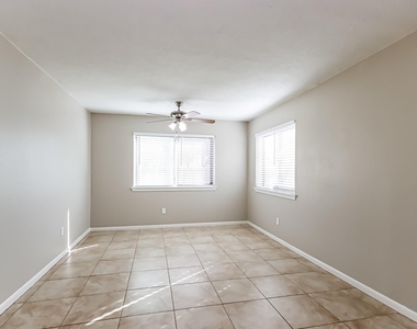 10015 Waving Fields Drive - Photo Thumbnail 7