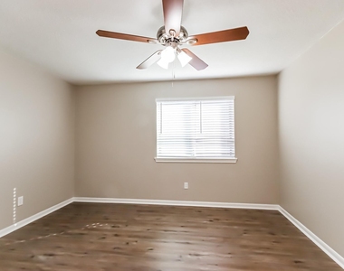 10015 Waving Fields Drive - Photo Thumbnail 10