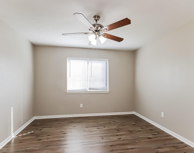 10015 Waving Fields Drive - Photo Thumbnail 12