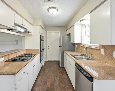 11122 Kirwin Lane - Photo Thumbnail 7