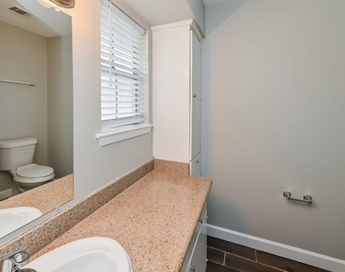 11122 Kirwin Lane - Photo Thumbnail 13