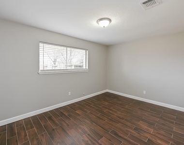 11122 Kirwin Lane - Photo Thumbnail 10