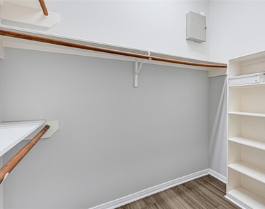 2311 Falcon Knoll Ln - Photo Thumbnail 17
