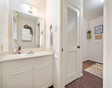 4912 Goose Creek Drive - Photo Thumbnail 8