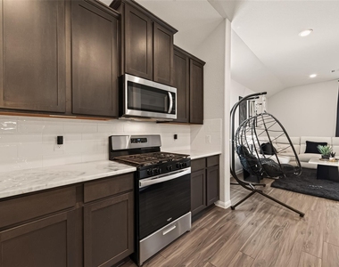 3013 Chestnut Lane - Photo Thumbnail 14