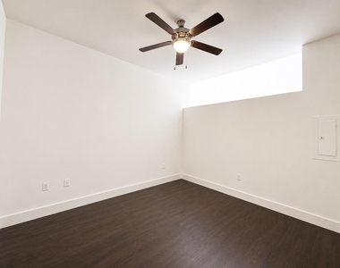 3120 Smith Street - Photo Thumbnail 5