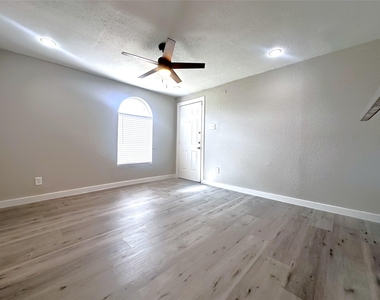 3214 Hutchins Street - Photo Thumbnail 1
