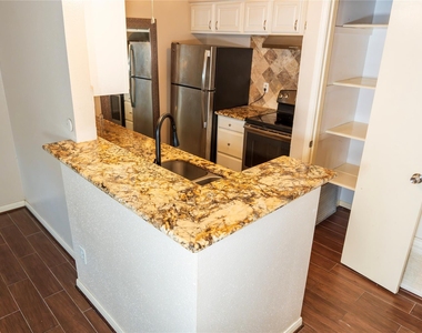 829 Wax Myrtle Lane - Photo Thumbnail 3