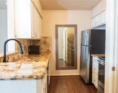 829 Wax Myrtle Lane - Photo Thumbnail 13
