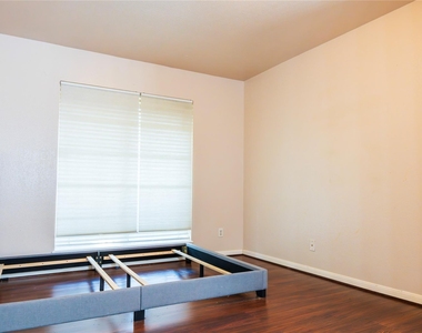 829 Wax Myrtle Lane - Photo Thumbnail 16