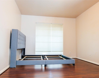 829 Wax Myrtle Lane - Photo Thumbnail 17