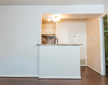 829 Wax Myrtle Lane - Photo Thumbnail 11