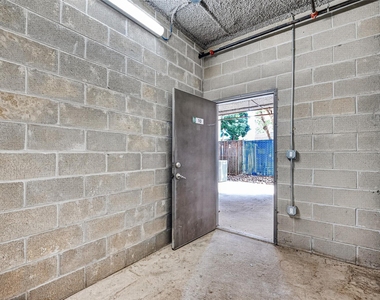 2401 Crawford Street - Photo Thumbnail 36