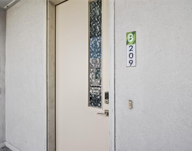 2401 Crawford Street - Photo Thumbnail 9
