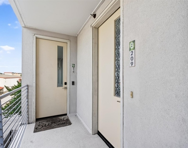 2401 Crawford Street - Photo Thumbnail 11