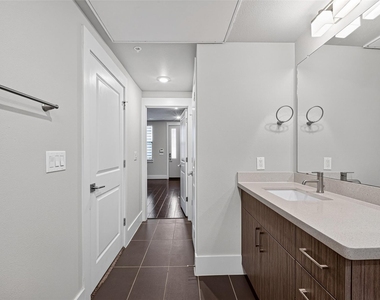 2401 Crawford Street - Photo Thumbnail 33