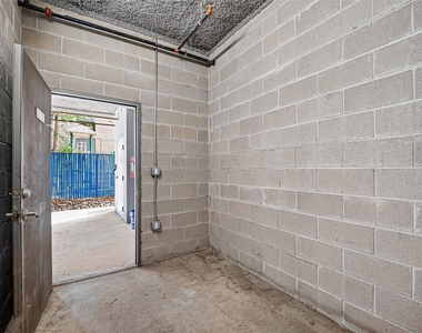 2401 Crawford Street - Photo Thumbnail 37