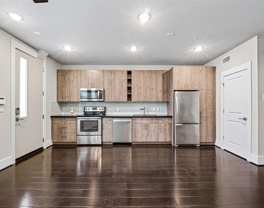 2401 Crawford Street - Photo Thumbnail 17