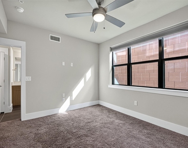 2401 Crawford Street - Photo Thumbnail 29