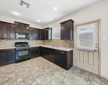2201 Jefferson Crossing Drive - Photo Thumbnail 2