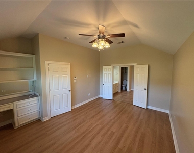 3618 Country Club Boulevard - Photo Thumbnail 4