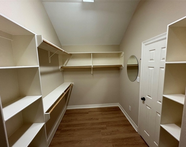 3618 Country Club Boulevard - Photo Thumbnail 12