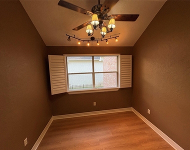3618 Country Club Boulevard - Photo Thumbnail 11