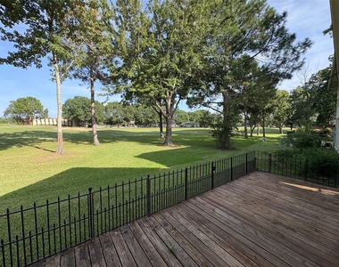 3618 Country Club Boulevard - Photo Thumbnail 2