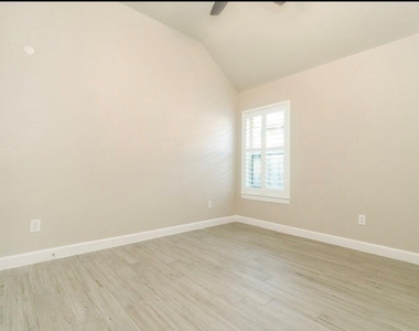 9615 Spring Court - Photo Thumbnail 16